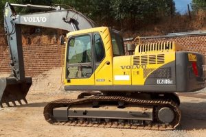 Escavadeira- Volvo EC210B - 2013